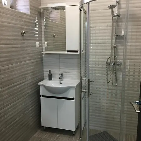 לינה וארוחת בוקר Kristaly 4*
